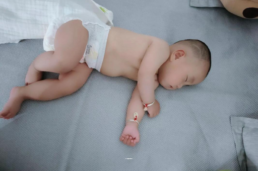 进贤没满月的宝宝